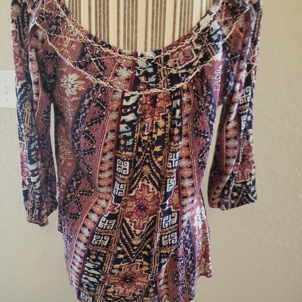 Lucky top. - Picture 2 of 3